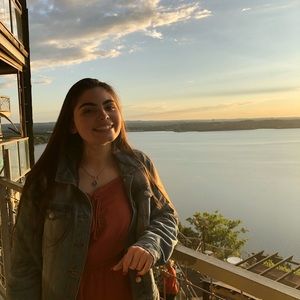 Meet your Posher, Mia